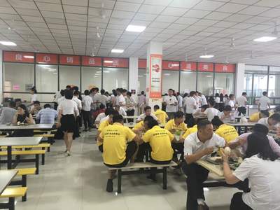 学生食堂困境与优化路径 承包管理策略分析